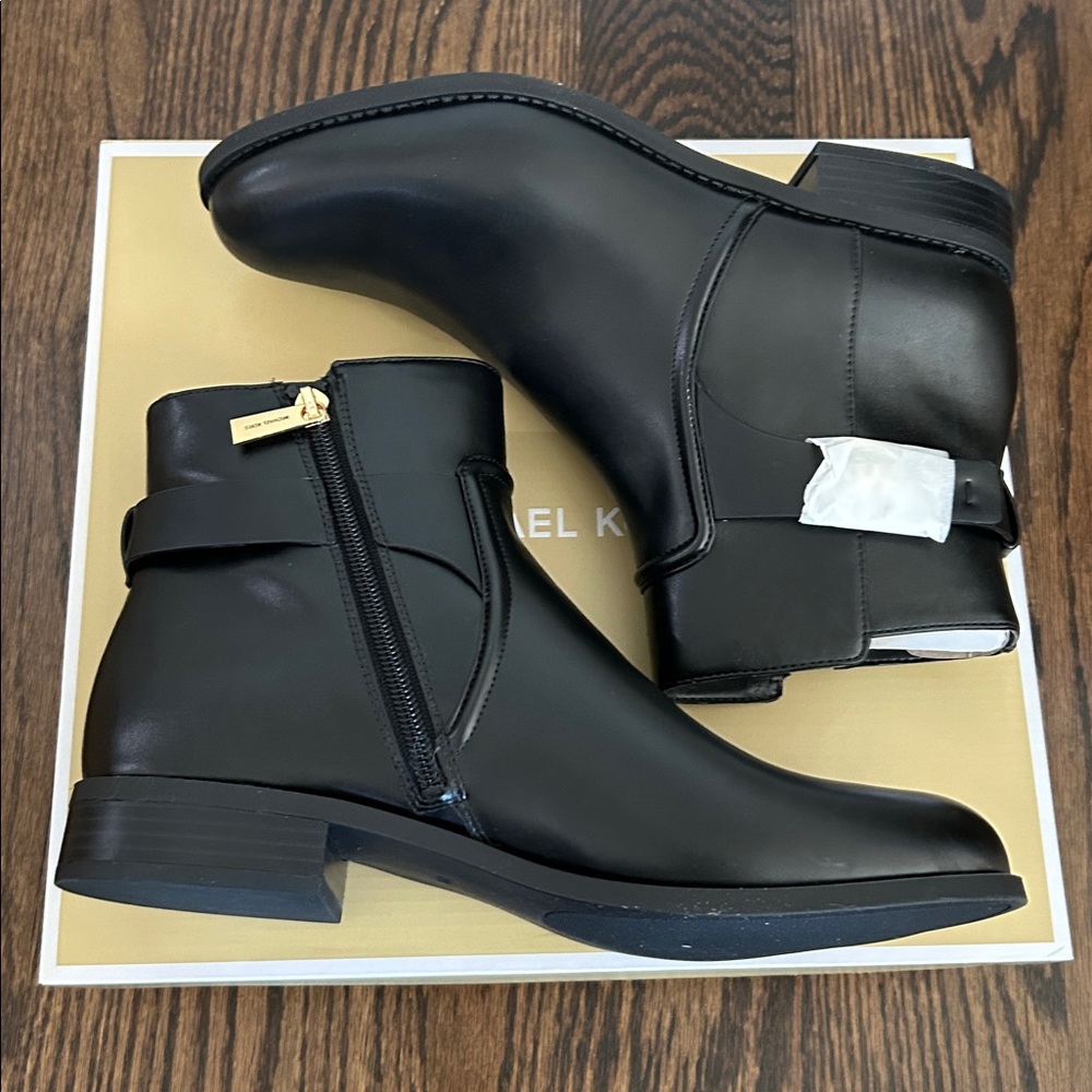 Michael Kors Carmen Flat Booties - Picture 3 of 8